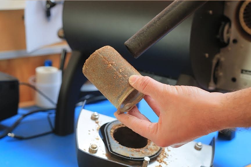 Cleaning the chaff basket -Aillio Bullet Coffee Roaster