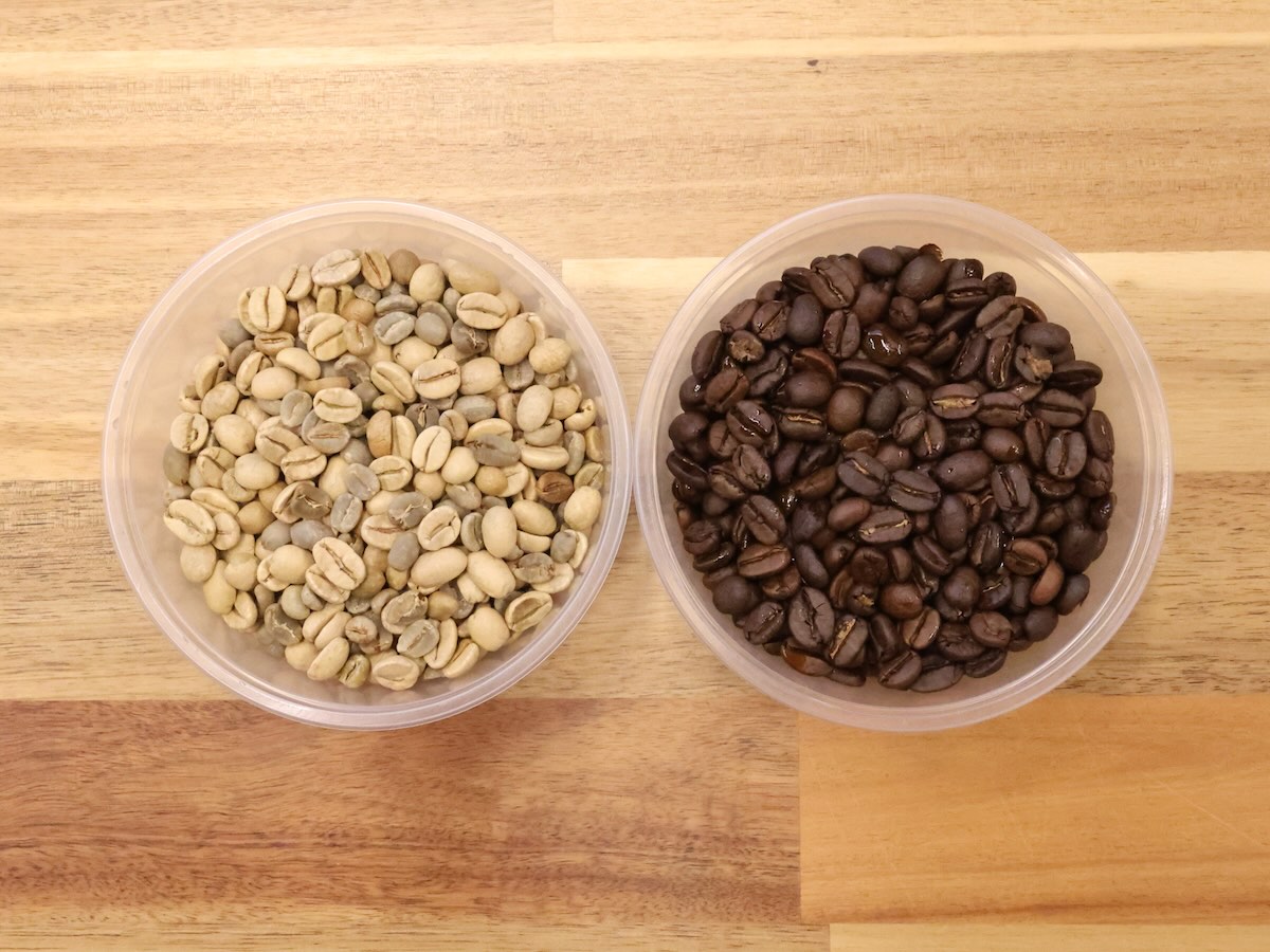 Two deli tubs side by side, with the left containing Sweet Maria's Liquid Amber Blend in green coffee form, and the right tub containing the coffee dark roasted.