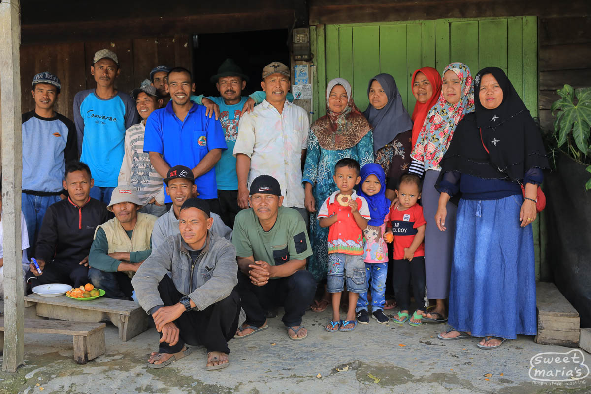 Farmer group at the home of Pak Irham in Atu Lintang, Aceh Tengah region.